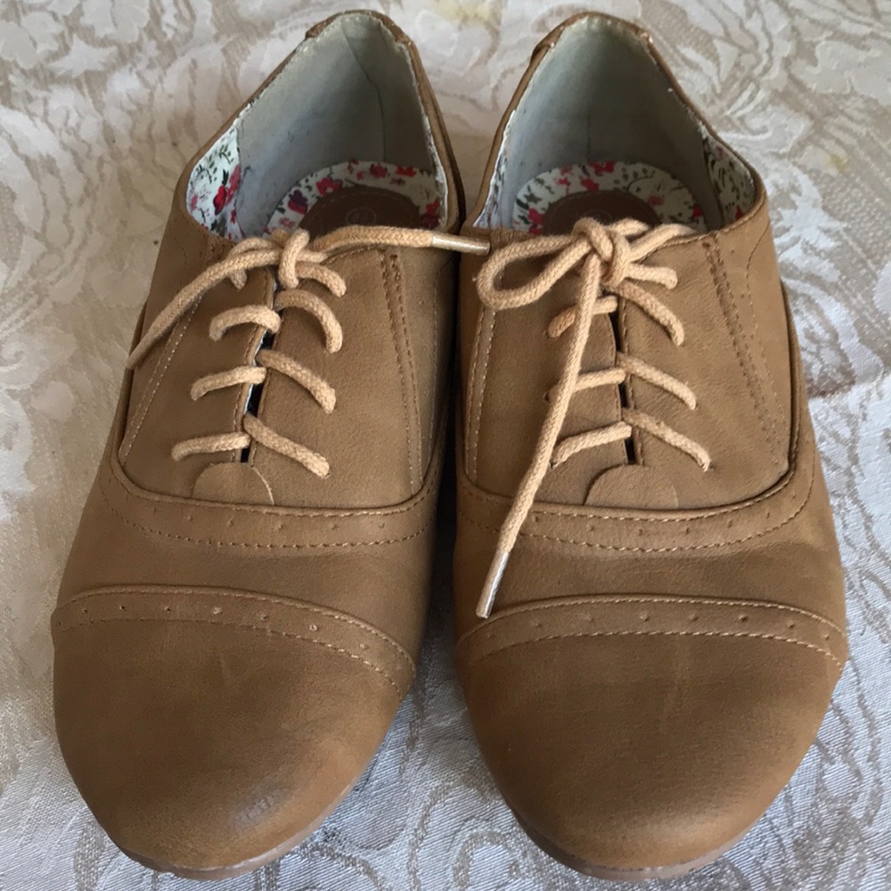 Nature breeze light brown ladies pair shoes 6 1/2